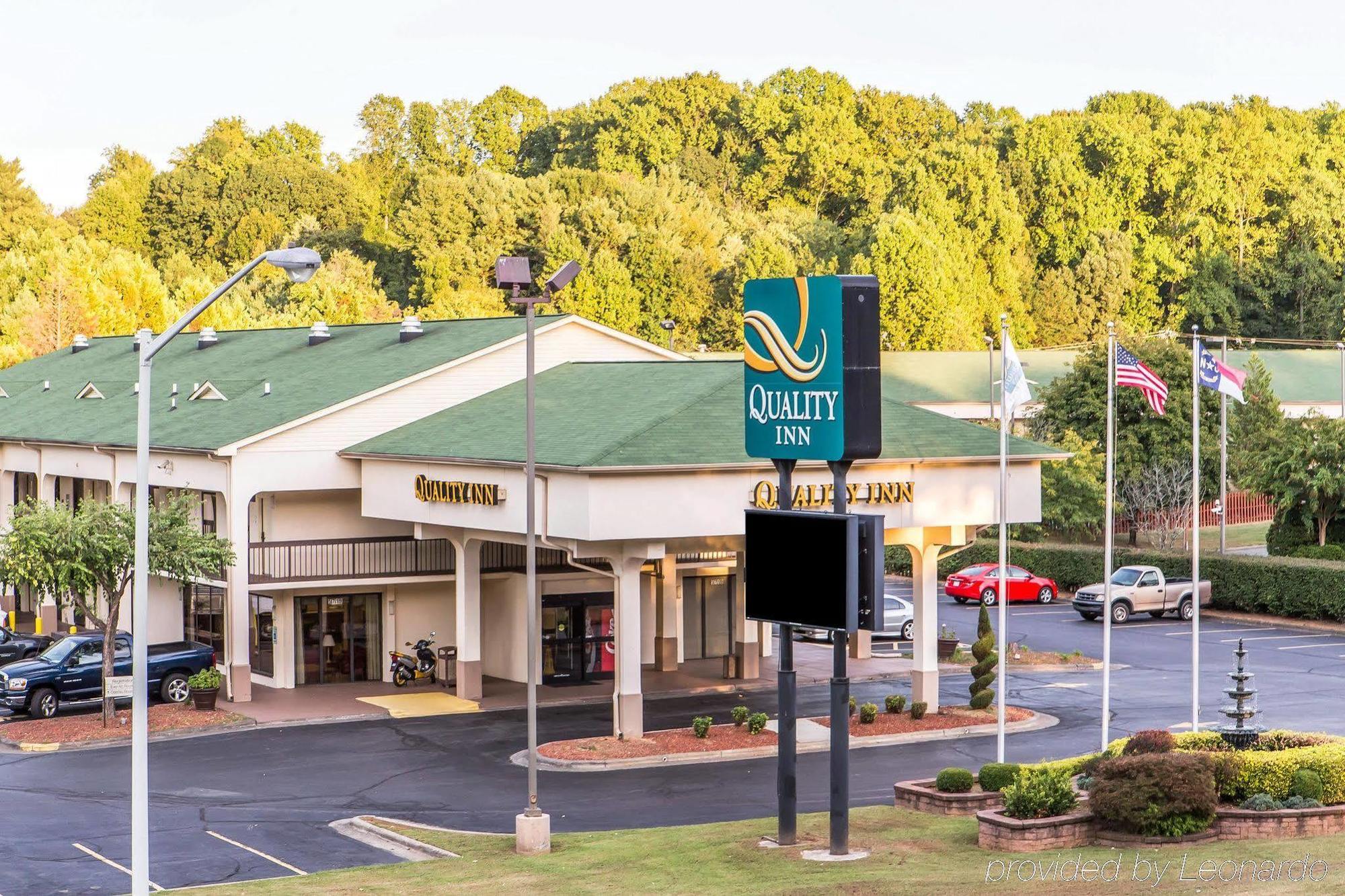 Quality Inn University Winston Salem Exteriör bild